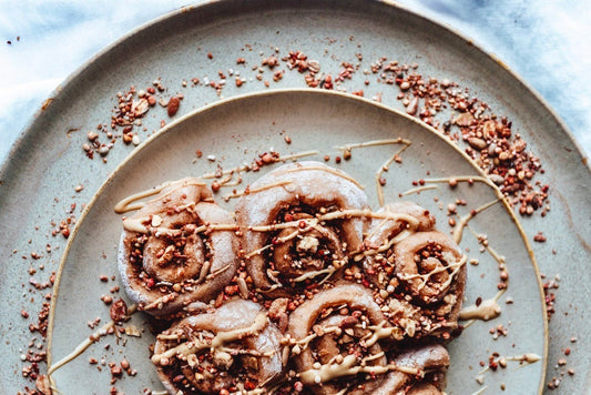Saftige, fluffige  Zimtschnecken mit Mandelmousse und Rosentanz